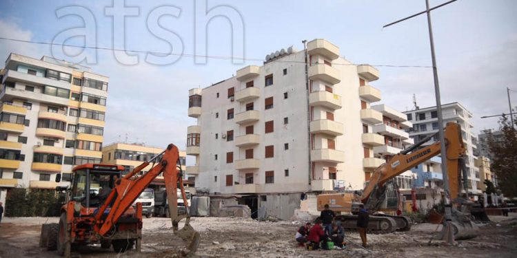 Kurthi i Ramës me daullet e tërmetit dhe tërmeti i Ahmetajt Kurthi i Ramës me daullet e tërmetit dhe tërmeti i Ahmetajt