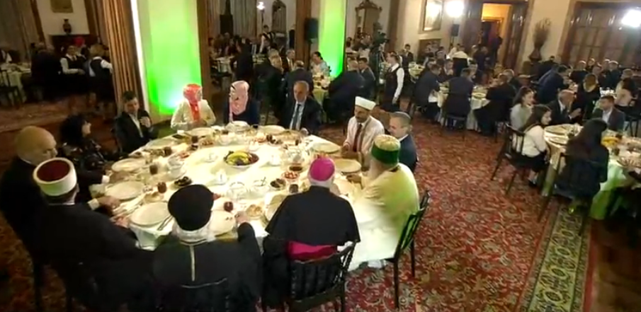 “Injorantët do më përqeshin”! Rama shtron iftar: Një koment për bashkëshorten “Injorantët do më përqeshin”! Rama shtron iftar: Një koment për bashkëshorten