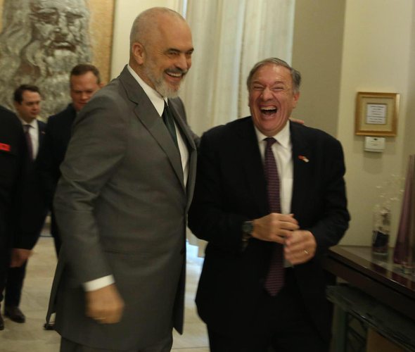 “Foltorja” e Berishës bënë zbulimin e madh! Qytetarja dixhitali Angelakis: Mike Pompeo ka ardhur në Tiranë, për një shumë të majme “Foltorja” e Berishës bënë zbulimin e madh! Qytetarja dixhitali Angelakis: Mike Pompeo ka ardhur në Tiranë, për një shumë të majme