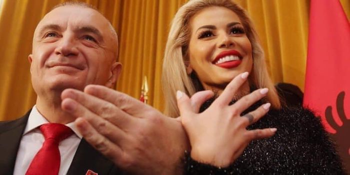 Foto e Metës me Luana Vjollcën po thyen rrjetin! Gazetari kap detajin interesant: Nuk mësuan si… Foto e Metës me Luana Vjollcën po thyen rrjetin! Gazetari kap detajin interesant: Nuk mësuan si…