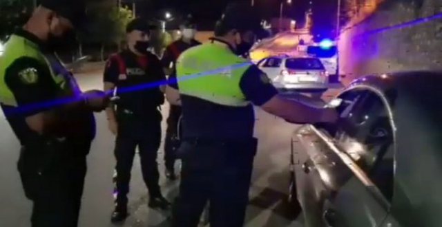 Makina Porsche, trendi i trafikut të emigrantëve në Shqipëri?! Historia e fundit e djaloshit që nuk i ndaloi policisë Makina Porsche, trendi i trafikut të emigrantëve në Shqipëri?! Historia e fundit e djaloshit që nuk i ndaloi policisë