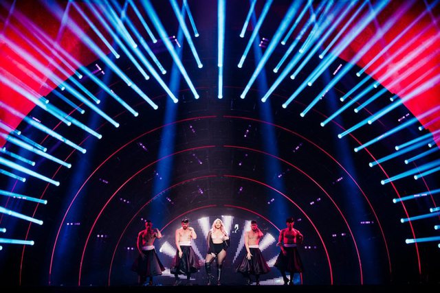 Ndodh ajo që nuk pritej! Ronela Hajati përplaset me organizatorët e Eurovision, ‘skena e nxehtë’ i hap telashe Ndodh ajo që nuk pritej! Ronela Hajati përplaset me organizatorët e Eurovision, ‘skena e nxehtë’ i hap telashe