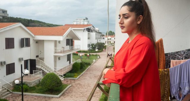 “Jemi si në kafaz”: Ditë të trishta të afganëve në Shqipëri, duke pritur një avion ose një email nga Kanadaja apo SHBA “Jemi si në kafaz”: Ditë të trishta të afganëve në Shqipëri, duke pritur një avion ose një email nga Kanadaja apo SHBA