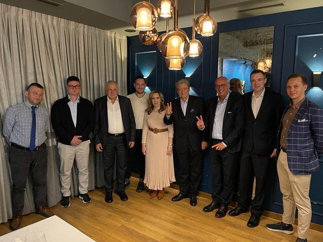 “SPAK të hetojë financimet për tellallët gjermanë dhe greko-amerikanë të Saliut”! Juristi Romeo Kara: Berisha po përdor paratë e vjedhura për të shpëtuar lëkurën “SPAK të hetojë financimet për tellallët gjermanë dhe greko-amerikanë të Saliut”! Juristi Romeo Kara: Berisha po përdor paratë e vjedhura për të shpëtuar lëkurën