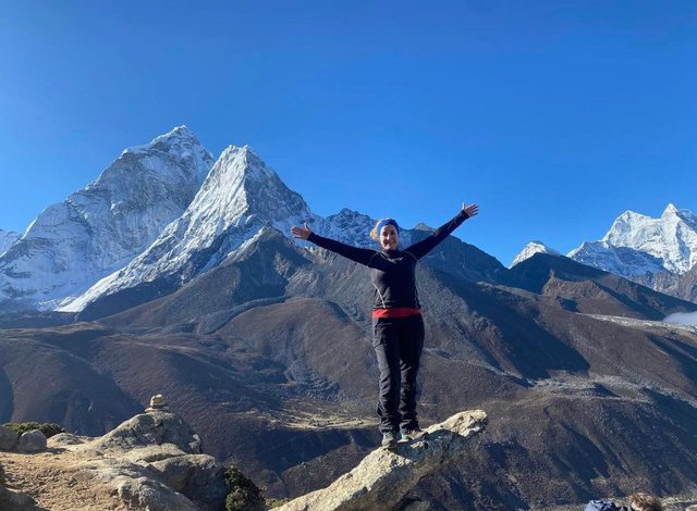 FOTO/ Berisha i jep “lajmin e mirë” shqiptarëve! Miq, Beti Njuma u ngjit në majën më të lartë të botës! Po fotografi që e ka fotografuar si e ka emrin shoku Sali?! FOTO/ Berisha i jep “lajmin e mirë” shqiptarëve! Miq, Beti Njuma u ngjit në majën më të lartë të botës! Po fotografi që e ka fotografuar si e ka emrin shoku Sali?!