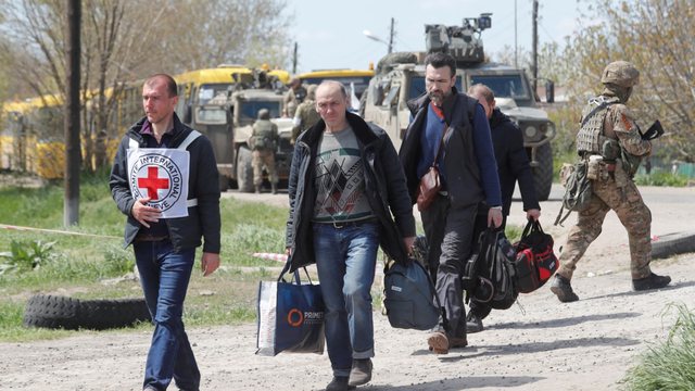 Nis evakuimi i civilëve nga një fabrikë çeliku në Mariupol Nis evakuimi i civilëve nga një fabrikë çeliku në Mariupol