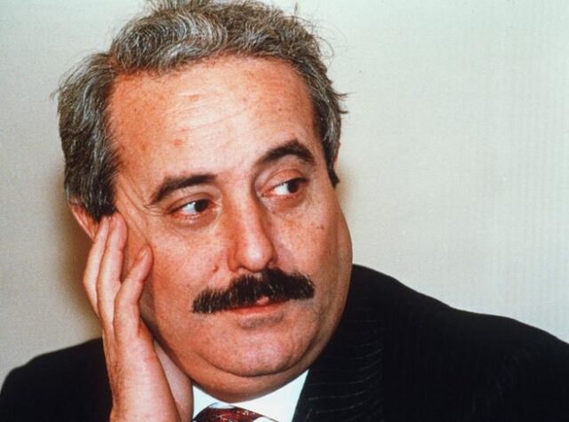 Sakrifica e Falcones dhe mësimi i tij: Mafia tani është financiare Sakrifica e Falcones dhe mësimi i tij: Mafia tani është financiare