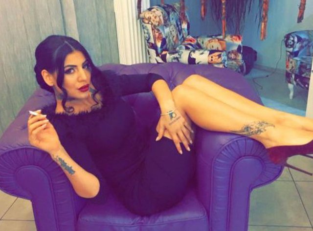 Striptistja e akuzuar për përfshirje në v*asje?! Në Shqipëri u kthye në “yll” televiziv: Po, kam qenë në burg Striptistja e akuzuar për përfshirje në v*asje?! Në Shqipëri u kthye në “yll” televiziv: Po, kam qenë në burg