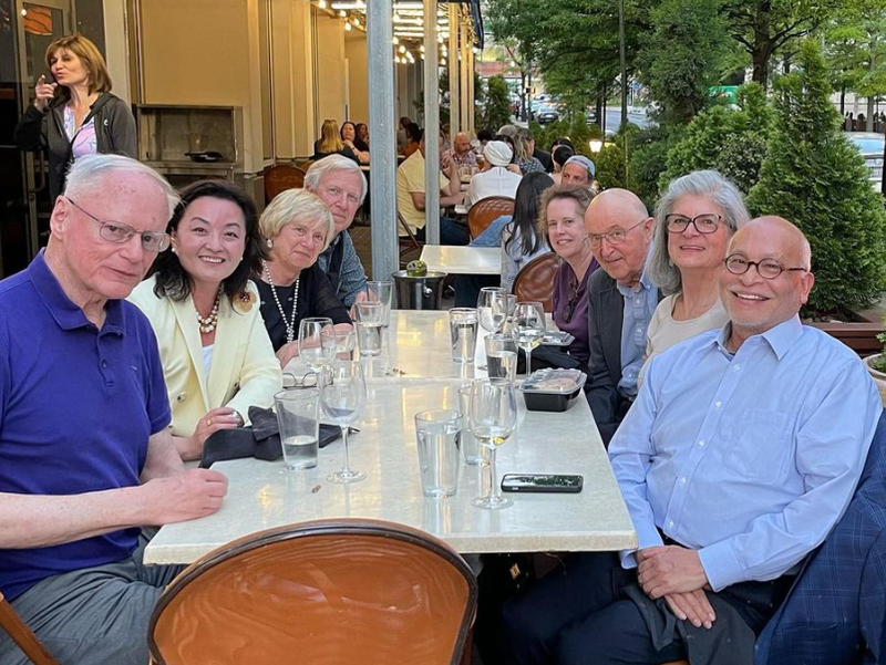 Çfarë po planifikojnë? Yuri Kim mbledh gjithë ish-ambasadorët amerikan që kanë punuar në Shqipëri, mes tyre edhe Arvizu Çfarë po planifikojnë? Yuri Kim mbledh gjithë ish-ambasadorët amerikan që kanë punuar në Shqipëri, mes tyre edhe Arvizu