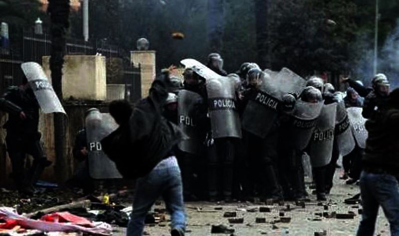 Juristët tregojnë formulën që do ndjek SPAK për të zbardhur “21 Janarin”, ja “kleçka” që pritet të fundosë Sali Berishën Juristët tregojnë formulën që do ndjek SPAK për të zbardhur “21 Janarin”, ja “kleçka” që pritet të fundosë Sali Berishën