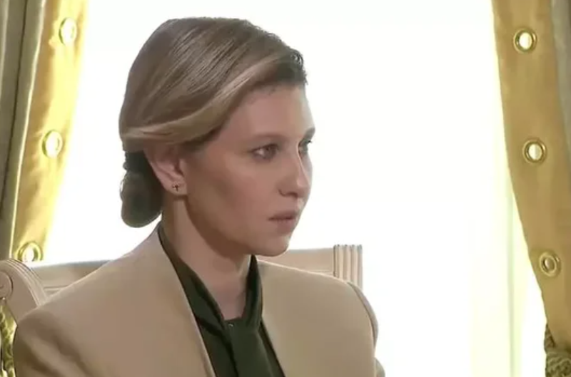 U “ndanë” që kur filloi lufta! Zonja e Parë e Ukrainës befason me deklaratën e saj për Zelenskyn: Askush nuk ma merr burrin tim, madje as… U “ndanë” që kur filloi lufta! Zonja e Parë e Ukrainës befason me deklaratën e saj për Zelenskyn: Askush nuk ma merr burrin tim, madje as…