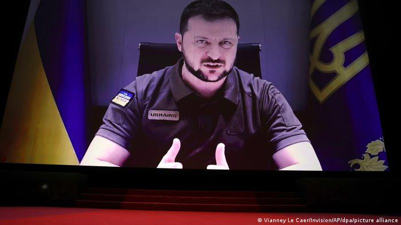 Zelensky del me kërkesën e rëndësishme: Rusia duhet ta ndjejë peshën e vërtetë të çdo rakete… Zelensky del me kërkesën e rëndësishme: Rusia duhet ta ndjejë peshën e vërtetë të çdo rakete…