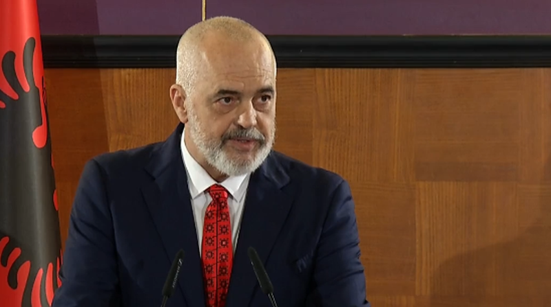 “E kam të vështirë të shpreh mirënjohjen…” Rama: Do shkel protokollin, të flas në anglisht që të shmang përkthimin e keq, ndonjëherë krijon probleme mes meje dhe SHBA-së… “E kam të vështirë të shpreh mirënjohjen…” Rama: Do shkel protokollin, të flas në anglisht që të shmang përkthimin e keq, ndonjëherë krijon probleme mes meje dhe SHBA-së…