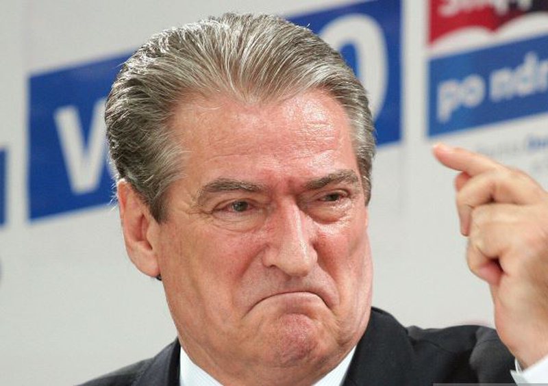 “E tmerrshme”! Shtanget Roland Bejko, reagon i revoltuar dhe plas deklaratën e fortë për Sali Berishën: Kjo është kriminale! Tirani hesapi!