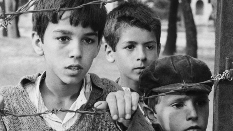 Lajm i trishtë! Vdes “Tomka” Enea Zhegu, aktori simbol i vegjëlisë shqiptare Lajm i trishtë! Vdes “Tomka” Enea Zhegu, aktori simbol i vegjëlisë shqiptare