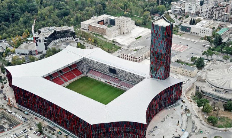 Këta janë të çmendur! Nami në Itali për finalen e “Air Albania”: Mediat italiane zbulojnë çfarë po bëjnë tifozët e Romës Këta janë të çmendur! Nami në Itali për finalen e “Air Albania”: Mediat italiane zbulojnë çfarë po bëjnë tifozët e Romës