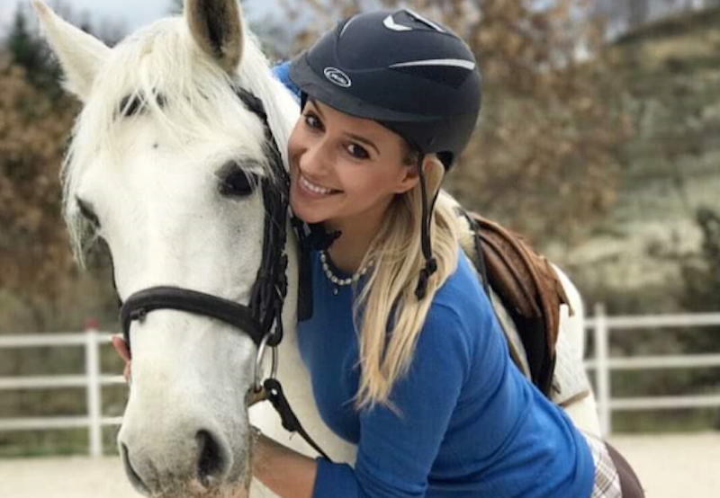 Onejda Ymeraj “kalorësja” e Klod Allajbeut te Spitali Amerikan, si u dorëhoq balerina si drejtoreshë e barnave para se burri t’i arrestohej për recetat fiktive Onejda Ymeraj “kalorësja” e Klod Allajbeut te Spitali Amerikan, si u dorëhoq balerina si drejtoreshë e barnave para se burri t’i arrestohej për recetat fiktive