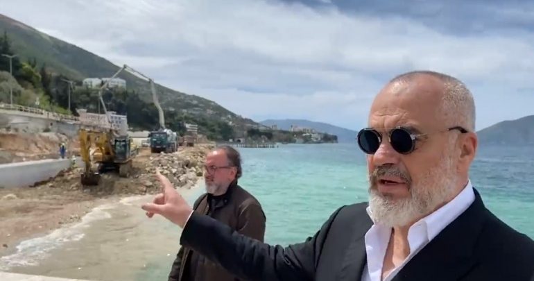 Rama u përgjigjet kritikëve: Për ata që thonë se s’kanë të hanë, me aeroportin e Vlorës po ndërtojmë një “fabrikë të madhe buke” Rama u përgjigjet kritikëve: Për ata që thonë se s’kanë të hanë, me aeroportin e Vlorës po ndërtojmë një “fabrikë të madhe buke”