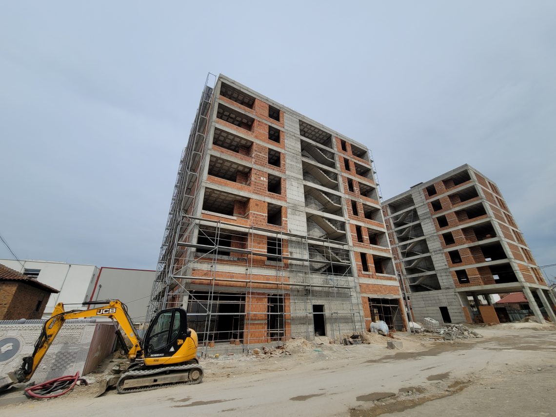 “Rindërtimi i përgjakur”, dosja e punëtorit që humbi jetën duke ndërtuar shtëpitë e tërmetit prej 20 muajsh në “sirtar” “Rindërtimi i përgjakur”, dosja e punëtorit që humbi jetën duke ndërtuar shtëpitë e tërmetit prej 20 muajsh në “sirtar”