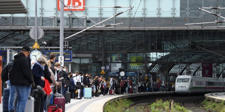 Gjermani: Ç’është bileta 9 euro në muaj?! Gjermani: Ç’është bileta 9 euro në muaj?!