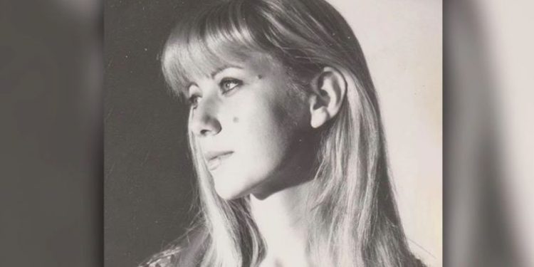 Gjendet e masakruar me thikë aktorja e njohur greke, dyshohet se është vrarë nga i biri Gjendet e masakruar me thikë aktorja e njohur greke, dyshohet se është vrarë nga i biri