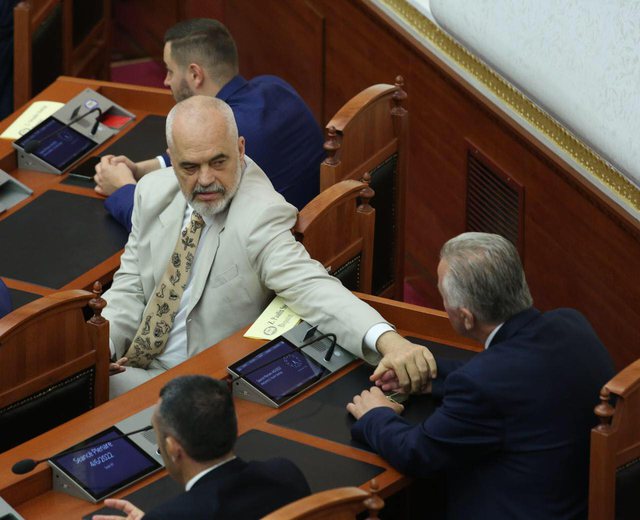 Heqja e mandatit të Ahmetajt votohet sot, arrestim në dorë të gjykatës…nëse i hiqet Heqja e mandatit të Ahmetajt votohet sot, arrestim në dorë të gjykatës…nëse i hiqet