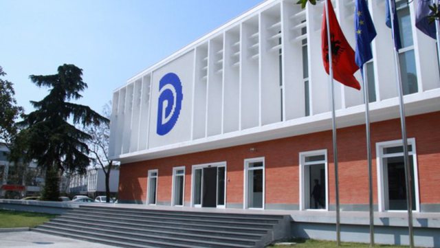 Skandal / Në kryesinë e PD mbijnë 4 anëtarë të rinj?! Skandal / Në kryesinë e PD mbijnë 4 anëtarë të rinj?!