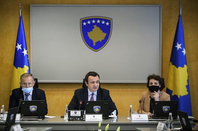 “Flirti” ekonomik me Vuçiçin: Në qeverisjen e Kurtit, 300 milionë euro më shumë import nga Serbia “Flirti” ekonomik me Vuçiçin: Në qeverisjen e Kurtit, 300 milionë euro më shumë import nga Serbia