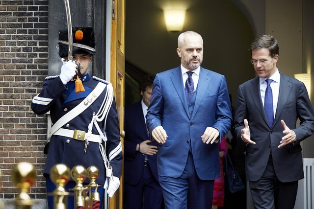 Kthesa në heshtje e Holandës për anëtarësimin e Shqipërisë në BE Kthesa në heshtje e Holandës për anëtarësimin e Shqipërisë në BE