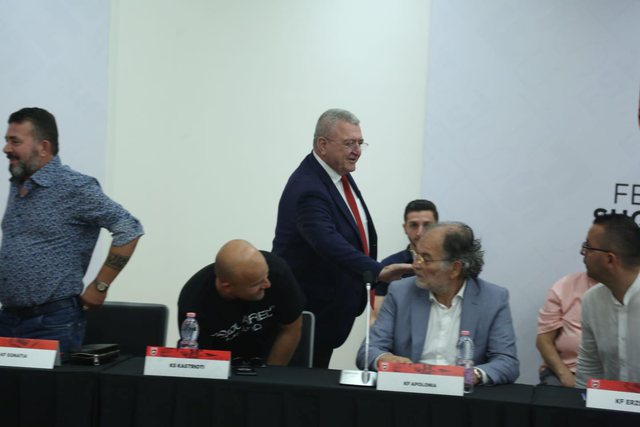 Udhëheqësi i… bixhozit Udhëheqësi i… bixhozit