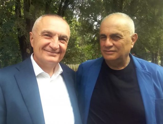 Sa burrë me mend ky Meta ! Artan Fuga kënaqet me nivelin e njënjtë akademik , i’a shtron për drekë me presidentin ne ikje: Hëngrëm peshk dhe folëm për skuthat, u kënaqëm! Sa burrë me mend ky Meta ! Artan Fuga kënaqet me nivelin e njënjtë akademik , i’a shtron për drekë me presidentin ne ikje: Hëngrëm peshk dhe folëm për skuthat, u kënaqëm!