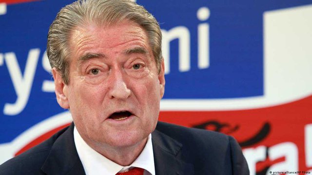 Humbja e kujtesës e bënë plaku Berisha ta kapin paranojat! Flet për “Babalen” dhe sulmon gjyqtarët që kanë në dorë çështjen e PD Humbja e kujtesës e bënë plaku Berisha ta kapin paranojat! Flet për “Babalen” dhe sulmon gjyqtarët që kanë në dorë çështjen e PD