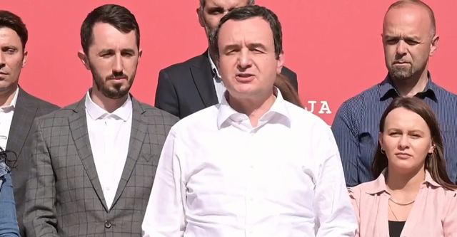 Asnjë nohje të re, disa çnjohje! Në Amerikë shkon si turist nuk e pret askush Deliranti Kurti mashtron kosovarët: Kam dyfishuar rritjen ekonomike në Kosovë, po avaancoj aleancat me shtetet mike Asnjë nohje të re, disa çnjohje! Në Amerikë shkon si turist nuk e pret askush Deliranti Kurti mashtron kosovarët: Kam dyfishuar rritjen ekonomike në Kosovë, po avaancoj aleancat me shtetet mike