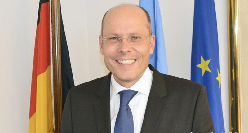 “Nuk bashkëpunojmë me non-gratat”, CDU i pret shpresat Berishës: S’dalim kundër SHBA, nuk më interesojnë figurat e veçanta, por… “Nuk bashkëpunojmë me non-gratat”, CDU i pret shpresat Berishës: S’dalim kundër SHBA, nuk më interesojnë figurat e veçanta, por…