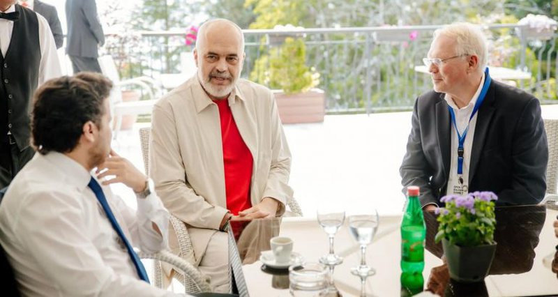 Rama takohet me Abazoviç në Ohër: Sot Mali i Zi u fut zyrtarisht në “Ballkanin e Hapur” Rama takohet me Abazoviç në Ohër: Sot Mali i Zi u fut zyrtarisht në “Ballkanin e Hapur”