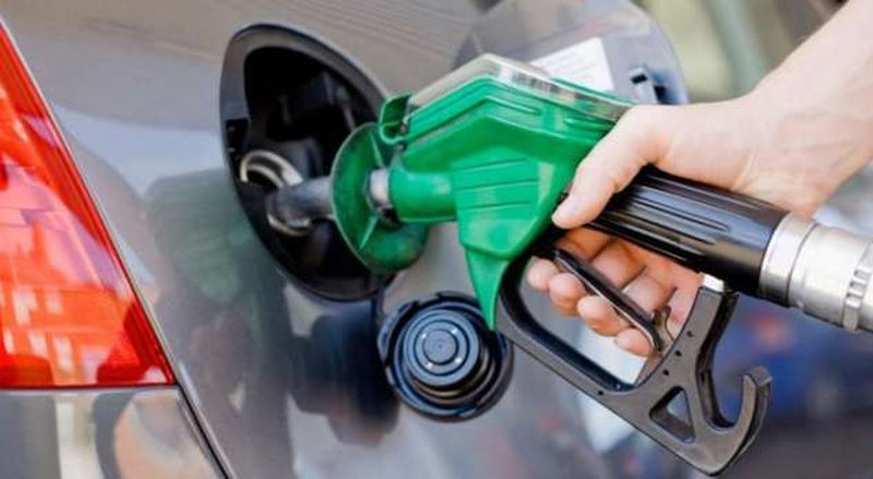 Fluturojnë çmimet, Bordi i Transparencës rrit sërish naftën, “ari i zi” në Shqipëri shitet më shtrenjtë se në Gjermani dhe Austri, rrezikon të shkojë 3 mijë lekë litri Fluturojnë çmimet, Bordi i Transparencës rrit sërish naftën, “ari i zi” në Shqipëri shitet më shtrenjtë se në Gjermani dhe Austri, rrezikon të shkojë 3 mijë lekë litri