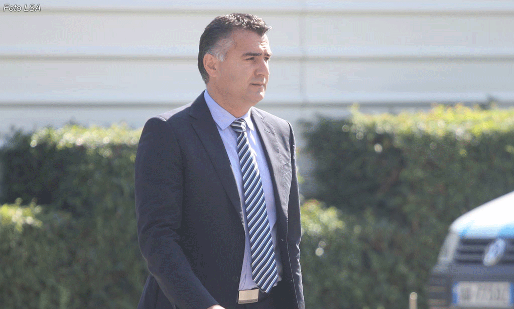 Dyshim apo akuza për atentatin ndaj vëllait të deputetit Arben Ndoka?! Artan Hoxha: Dumani zbuloi se e ka porositur Ilir Meta Dyshim apo akuza për atentatin ndaj vëllait të deputetit Arben Ndoka?! Artan Hoxha: Dumani zbuloi se e ka porositur Ilir Meta