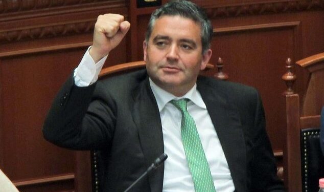 Blendi Klosi fsheh dy vila në emrin e Sandrit të ‘listës së zezë’?! Blendi Klosi fsheh dy vila në emrin e Sandrit të ‘listës së zezë’?!