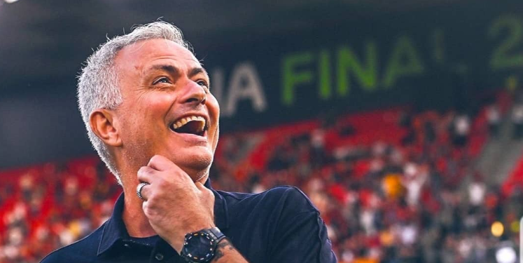 E papritur/ Jose Mourinho mund të lërë menjëherë Romën, i vjen oferta për të drejtuar milionat e sheikëve në Ligue 1 E papritur/ Jose Mourinho mund të lërë menjëherë Romën, i vjen oferta për të drejtuar milionat e sheikëve në Ligue 1