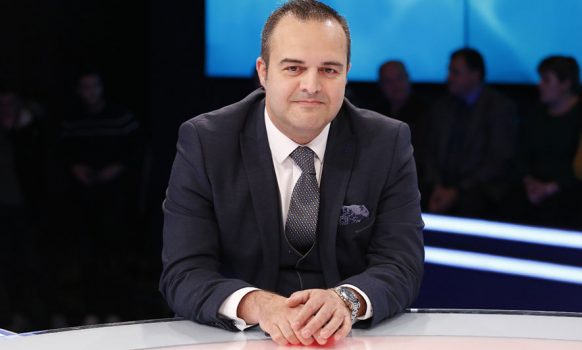 “Po na terrorizojnë mua dhe familjen time”, mjeku Edvin Prifti reagon pas akuzave: Në 3 vite përgjim s’kanë gjetur asgjë. Kur unë kërcënohesha me jetë… “Po na terrorizojnë mua dhe familjen time”, mjeku Edvin Prifti reagon pas akuzave: Në 3 vite përgjim s’kanë gjetur asgjë. Kur unë kërcënohesha me jetë…