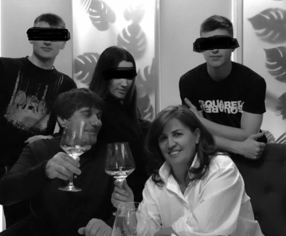 Hajdutëria në administratë nuk ka fund! Një tjetër hajduti legjendar Njazi Prençi me kompaninë “Agro–Koni ” fitoi tenderin 1 milionë USD të fruta-perimeve?! Drejtori ABP Endri Mullai zëvëndësuesi i Edlira Naqellari e dënuar për korrupsion me tendera, pazare me të dënuarin po për korrupsion Hajdutëria në administratë nuk ka fund! Një tjetër hajduti legjendar Njazi Prençi me kompaninë “Agro–Koni ” fitoi tenderin 1 milionë USD të fruta-perimeve?! Drejtori ABP Endri Mullai zëvëndësuesi i Edlira Naqellari e dënuar për korrupsion me tendera, pazare me të dënuarin po për korrupsion