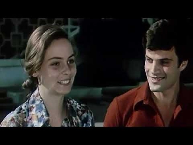 “A t’ju them një sekret të vogël”?! Aktorët rrëfejnë prapaskenat e filmit “Në çdo stinë” 40 vite pas premierës, Anisa Markarian: Një nga kujtimet më të vyera “A t’ju them një sekret të vogël”?! Aktorët rrëfejnë prapaskenat e filmit “Në çdo stinë” 40 vite pas premierës, Anisa Markarian: Një nga kujtimet më të vyera