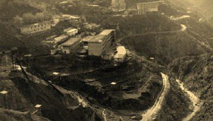 Babanë e dënuan me 25 vite burg! Këngëtari Bujar Cici rrëfen historinë prekëse të familjes së tij Babanë e dënuan me 25 vite burg! Këngëtari Bujar Cici rrëfen historinë prekëse të familjes së tij