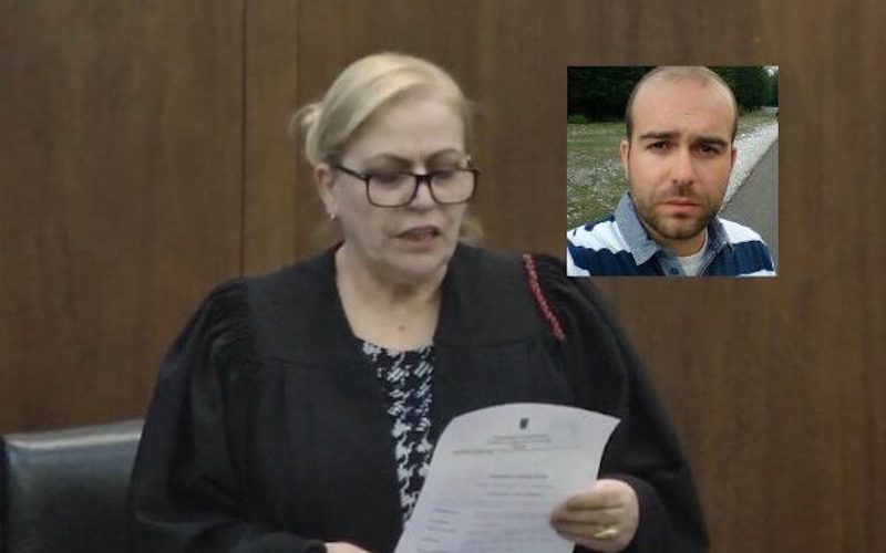 Djali i gjyqtares Fida Osmani i zhytur në luks… mami lëvizte çekiçin, palët i kalonin pasuri Endritit Djali i gjyqtares Fida Osmani i zhytur në luks… mami lëvizte çekiçin, palët i kalonin pasuri Endritit