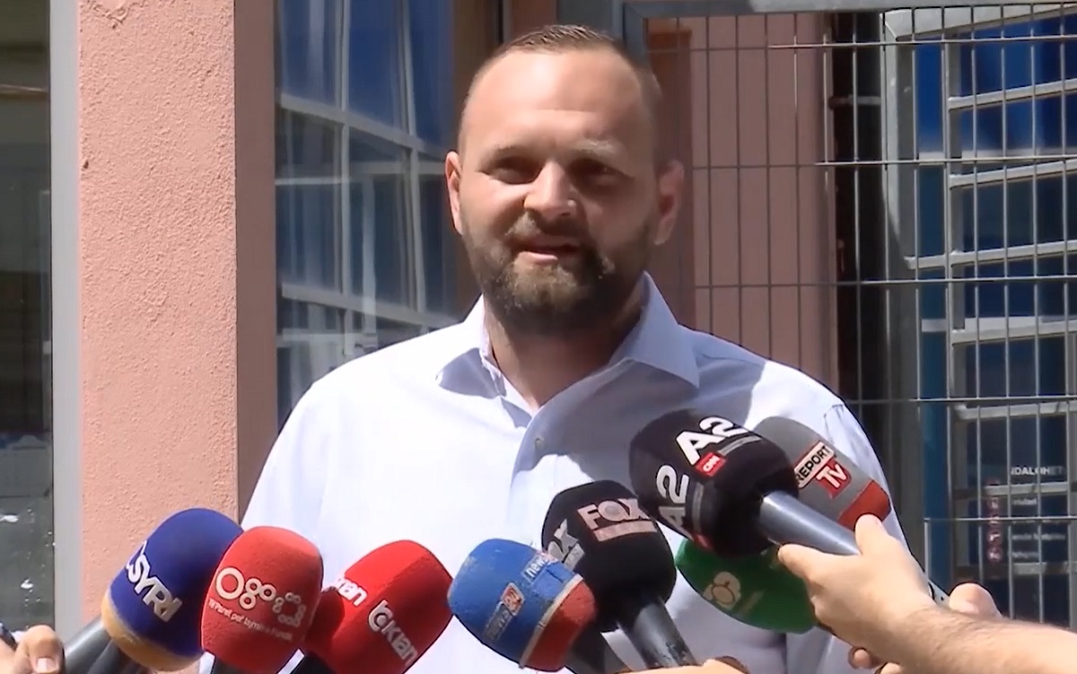 Halit Valteri kallëzon në SPAK Ilir Metën, Monika Kryemadhin dhe Vangjel Tavon për 700 mijë dollarët e lobimit në një kopmani offshore Halit Valteri kallëzon në SPAK Ilir Metën, Monika Kryemadhin dhe Vangjel Tavon për 700 mijë dollarët e lobimit në një kopmani offshore