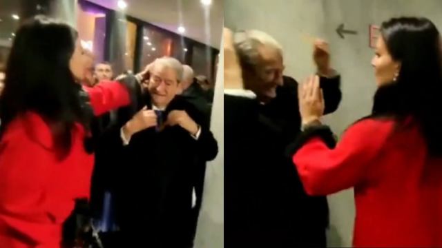 VIDEO/ Floriana Garo i kreh flokët Berisha e shpërblen e bënë antare të Kryesisë së “Foltores” pa e votuar askush VIDEO/ Floriana Garo i kreh flokët Berisha e shpërblen e bënë antare të Kryesisë së “Foltores” pa e votuar askush