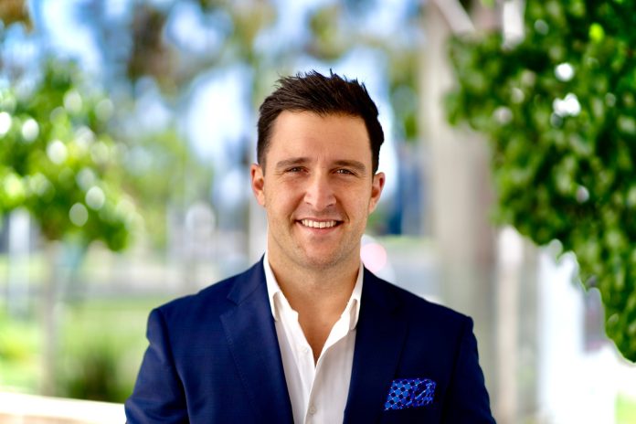 E pabesueshme… edhe në Australi një shqiptar kryebashkiak E pabesueshme… edhe në Australi një shqiptar kryebashkiak