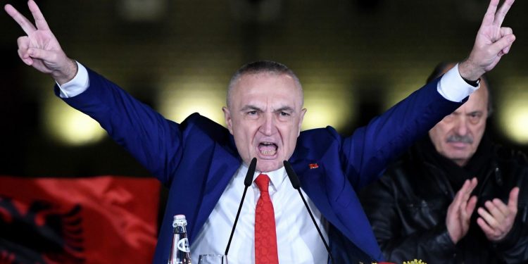 Mbi “rëndësinë” e pjesëmarrjes së Metës në festën e Ambasadës dhe “parëndësinë” e SHBA për opozitën Mbi “rëndësinë” e pjesëmarrjes së Metës në festën e Ambasadës dhe “parëndësinë” e SHBA për opozitën