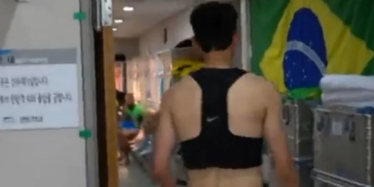 VIDEO/ “A më njeh Neymar mua?”! Pyetja e pakuptueshme e yllit botëror: Futet mes turpit dhe modestisë në dhomën e zhveshjes të Brazilit VIDEO/ “A më njeh Neymar mua?”! Pyetja e pakuptueshme e yllit botëror: Futet mes turpit dhe modestisë në dhomën e zhveshjes të Brazilit