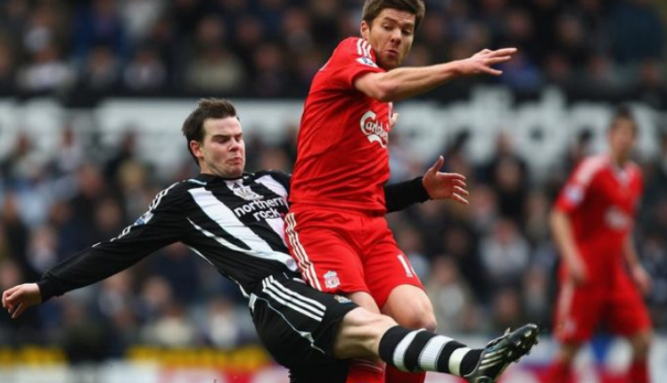 Ish-lojtari i Liverpul përfundon i zhytur në borxhe nga lojërat e fatit, duhet të shesi edhe shtëpinë e mbetur Ish-lojtari i Liverpul përfundon i zhytur në borxhe nga lojërat e fatit, duhet të shesi edhe shtëpinë e mbetur